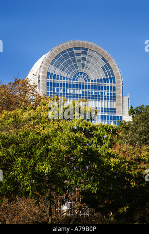 Edificio del Parlamento europeo dal Parco Leopold Bruxelles Belgio Foto Stock