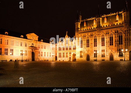 Uffici Comunali Vecchia casa di registratori e il Municipio in piazza Burg Bruges Belgio Foto Stock