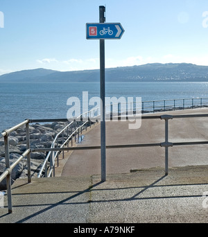 Percorso ciclo segno,Colwyn Bay promenade Foto Stock