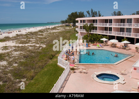 Vista della spiaggia dei condomini su Anna Maria Island Florida USA Foto Stock