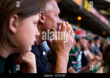 Appassionati di rugby a Twickenham Stadium RFU EDF Energy Cup finale Asprì v Leicester Tigers 13 Aprile 2007 Foto Stock