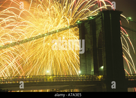 Il 4 luglio il Ponte di Brooklyn a New York Foto Stock