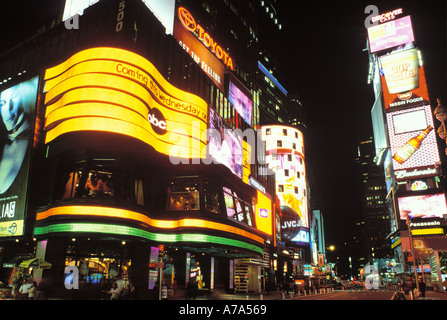 Times Square guardando a sud di Manhattan a New York Foto Stock