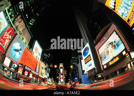 Times Square guardando a sud di Manhattan a New York Foto Stock