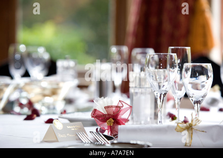 Sala da pranzo stabilite per un matrimonio prima colazione Foto Stock