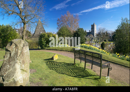 La Chiesa del Santo scortese, la Piramide a stella e la valle del cimitero, Stirling, Scozia, Regno Unito Foto Stock