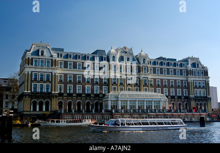 L'Amstel Inter Continental Hotel di Amsterdam è situato lungo il fiume Amstel. Foto Stock