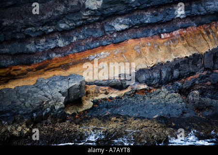 Fantastico colorate formazioni rock di Los Acantilados de Los Gigantes Tenerife Canarie Spagna Foto Stock