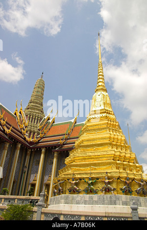 Prasat Phra Debidorn tempio, il Grand Palace, Bangkok, Thailandia Foto Stock