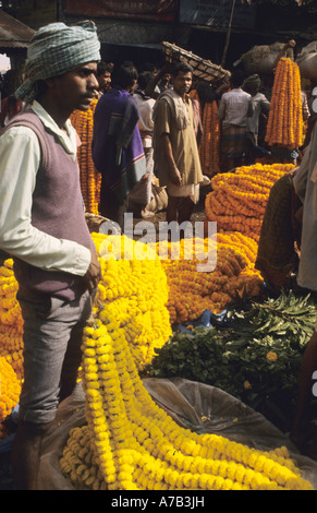 India del nord Caption locale Calcutta il mercato dei fiori Foto Stock