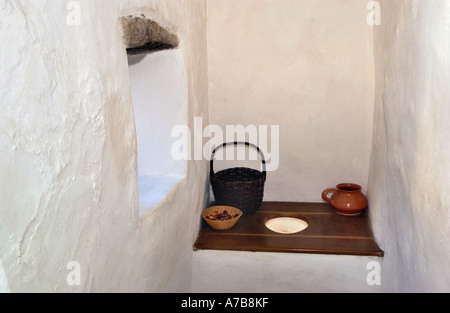 Servizi igienici in Tudor casa di mercanti tardo XV secolo town house in Tenby Pembrokeshire West Wales UK Foto Stock