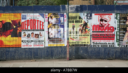 Fly manifesti in British comunità asiatica Foto Stock