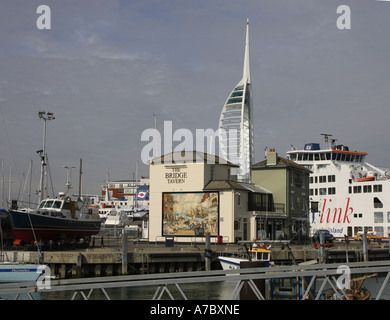 La Taverna del ponte Pub casa in Portsmouth Docks Foto Stock