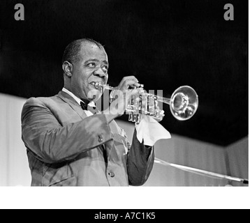 Louis Armstrong , Satchmo si brucia la sua tromba a Antibes Jazz Festival Foto Stock