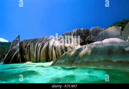 Splendide Anse Source d Argent e con le sue rocce di granito di La Digue Seychelles Foto Stock