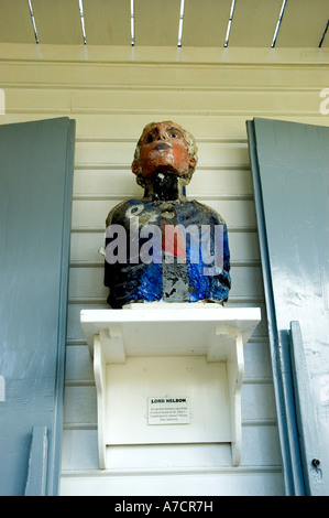 Un antico segno aziendale di una locanda di nome Nelson tavern sul display in St John's, Nelson's Dockyard, Antigua Foto Stock