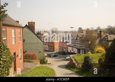 MONTGOMERY POWYS MID WALES UK Aprile guardando giù al quadrato di questa affascinante città con un carattere Georgiano Foto Stock