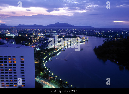 Kuching vista lungo il Fiume Sarawak Foto Stock