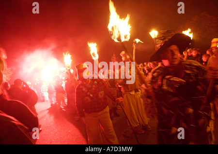 La segale, Guy Fawks processione notturna Foto Stock