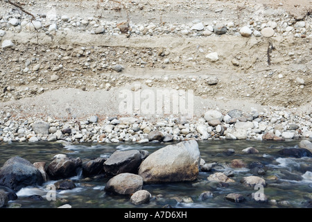 Banca di Wenatchee fiume nel canyon Tumwater Washington STATI UNITI D'AMERICA Foto Stock