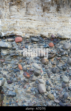 In prossimità delle rocce sedimentarie strati sulla scogliera in banda centrale di Oregon USA Foto Stock