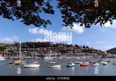 Una vista sul fiume Dart da Dartmouth verso Kingswear nel Devon England Regno Unito Foto Stock