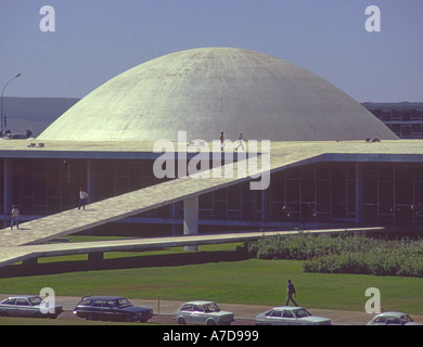 Il semi-sferica cupola senza finestre come il palazzo del congresso nazionale a Brasilia Brasile America del Sud Foto Stock
