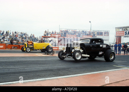 1932 Ford deuce coupe hot rod hotrod racing car a santa pod racingcar auto racing hot rod V8 dritto al punto cr Foto Stock
