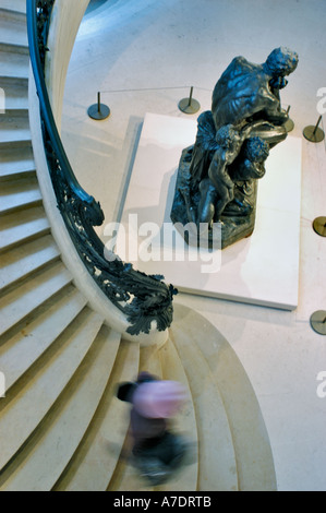 Paris France, Woman Going Down Interior Stairway in Museum the 'Petit Palais' 'Musée des Beaux Arts de la Ville de Paris' (esposizione universelle 1900 Foto Stock