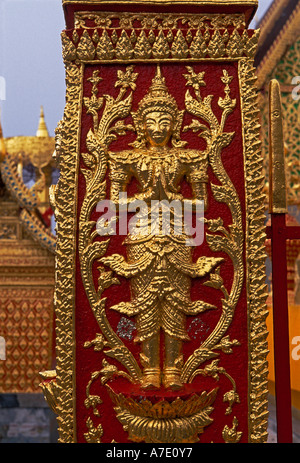 Immagine del Buddha sul pilastro, immagine del Buddha, Wat Phra That Doi Suthep, la città capitale di Chiang Mai e Chiang Mai Provincia, Thailandia, Sud-est asiatico, in Asia Foto Stock