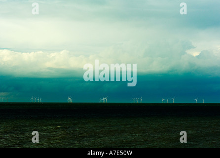 Sulle turbine eoliche offshore nell'estuario del Tamigi, visto da whitstable kent Foto Stock