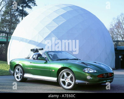 2002 la Jaguar XKR Die another day James Bond auto Foto Stock