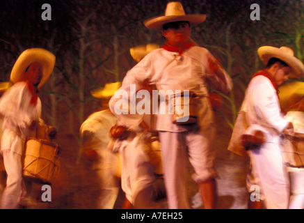 Messico, Cancun, Messico danza folcloristica, Teatro de Cancun. Foto Stock