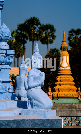 Jan 20, 2003 - Cimitero buddista presso il lago Tonle Sap vicino alla città cambogiane di Phnom Krom. Foto Stock