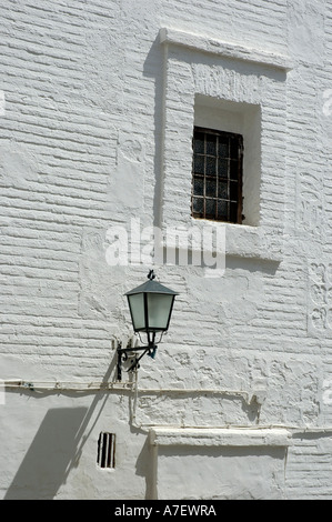 Finestra in casa dipinte di bianco Soportújar Andalusia Spagna Foto Stock