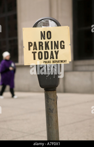 Un parcheggio non oggi la carta sign è fissato con nastro adesivo ad un metro di New York City USA Marzo 2006 Foto Stock