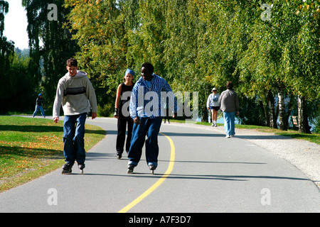 La gente a piedi jogging percorso in bicicletta al Lago Verde in Seattle Washington Foto Stock