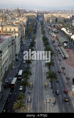Vista di El Paseo de Colon dalla sommità del monumento di Colombo, Barcelona, Spagna. Foto Stock