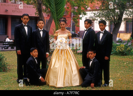 Popolo messicano ragazza celebra il suo quindicesimo compleanno la quinceanera san luis potosi san luis potosi membro messico Foto Stock