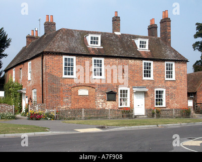 Jane Austen ha costruito un cottage in mattoni nel 1809-1817, edificio classificato Grade i nel villaggio di Chawton Hampshire, ora autore Jane Austen's House Museum Inghilterra Regno Unito Foto Stock