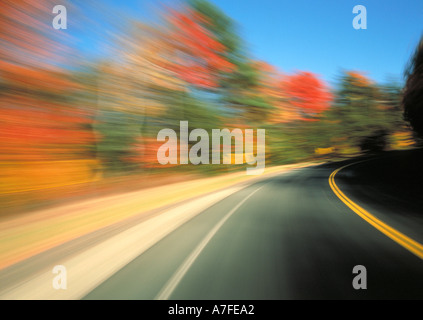 Sfocata curvo su strada Foto Stock