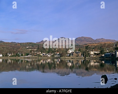 GARELOCHHEAD ARGYLL SCOZIA UK febbraio cercando di fronte a questo grazioso villaggio alla fine di Gare Loch Foto Stock