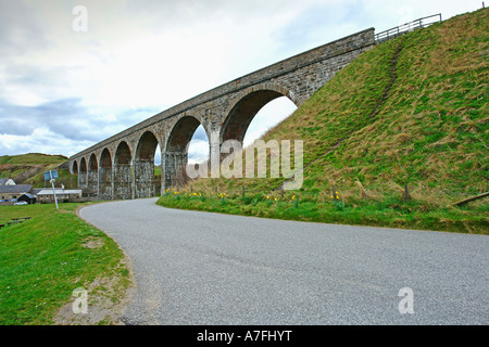 In disuso Grande Nord della Scozia Azienda ferroviaria costruita viadotto all'entrata di Cullen Foto Stock