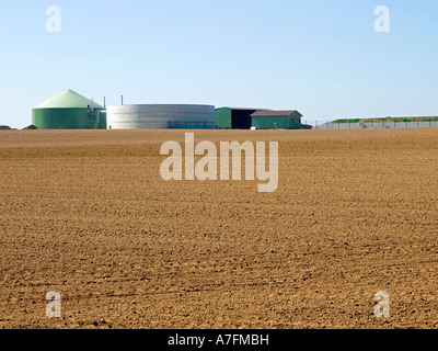 Nuovo impianto di produzione di biogas su un campo di Wetterau Hesse in Germania Foto Stock