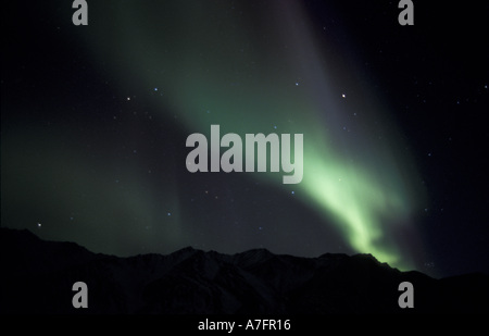 NA, STATI UNITI D'AMERICA, Alaska, cancelli dell'Artico NP. Luci del nord su montagne Endicott Foto Stock