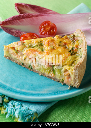 Trota affumicata e porri quiche Foto Stock