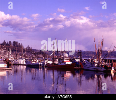 La pesca commerciale e porto di piccola barca marina in Newport sulla centrale di Oregon Coast Foto Stock