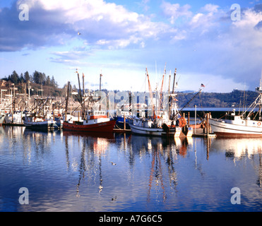 La pesca commerciale e porto di piccola barca marina in Newport sulla centrale di Oregon Coast Foto Stock