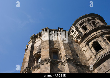 La Porta Nigra cancello nero Torre Est a Treviri in Germania Aprile 2007 Foto Stock
