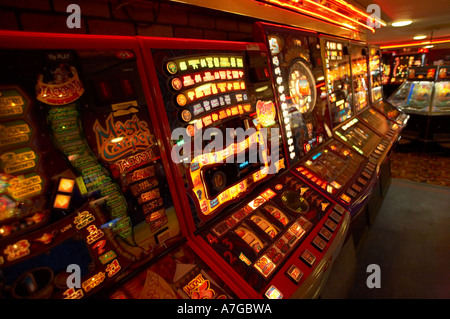 Macchine di frutta in sala giochi REGNO UNITO Foto Stock